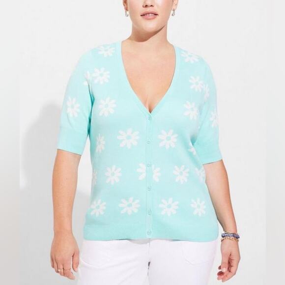 Torrid Light Blue Daisy Floral Print V Neck Button Front Half Sleeve Cardigan 1X - Picture 3 of 10